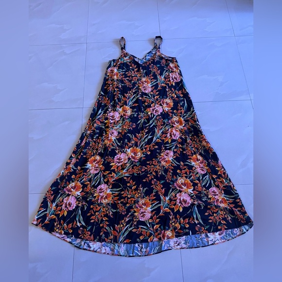 MSK brand maxi dress, size large, with a black background and a floral pattern - Picture 16 of 16